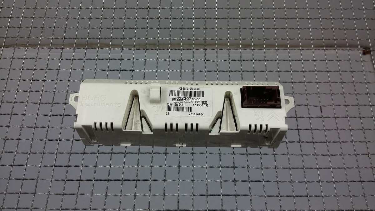 PEUGEOT 207 (WA_, WC_) hatchback (200602), Afisaj electronic bord